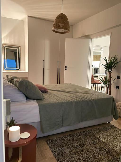 Cozy Apartment Opposite The Beach Athens Exterior photo